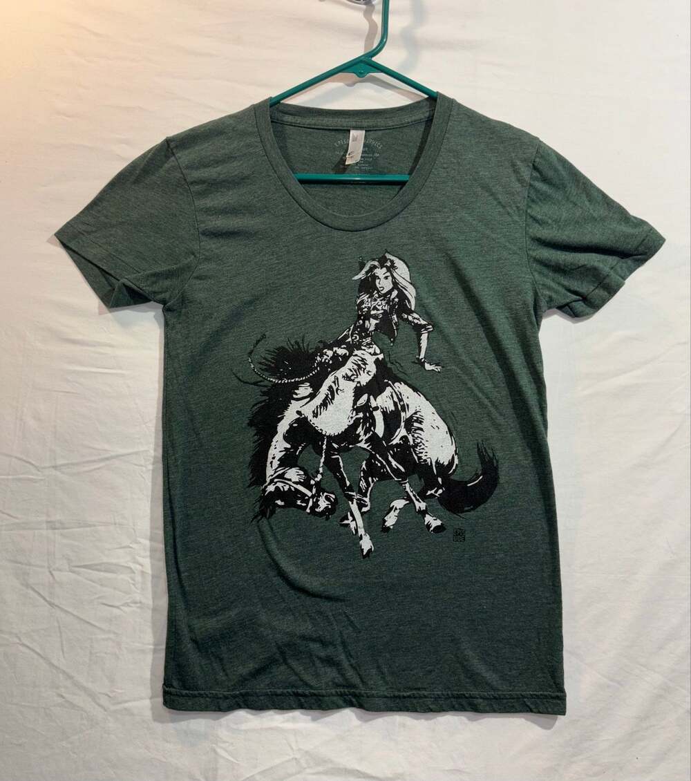Episodic Graphics Bucking Horse & Cowgirl Graphic T-Shirt Green XL